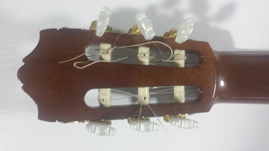 La guitarra española: Las clavijas y el clavijero, vistos por detrás