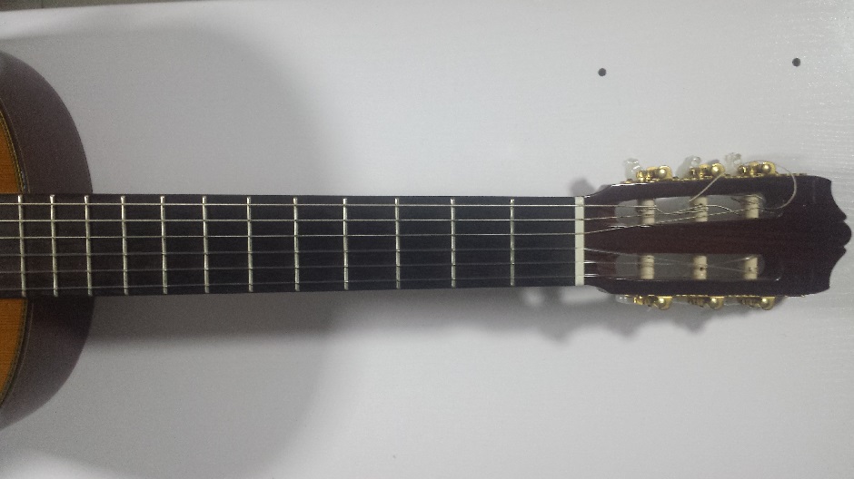 Mástil y clavijero de la guitarra española
