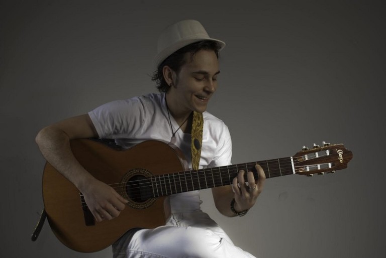 Dani Fergal guitarra española