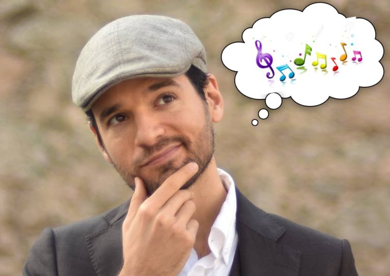 Músicos y emprendedores , presentando el libro de Joan Boluda “En cien años todos muertos”